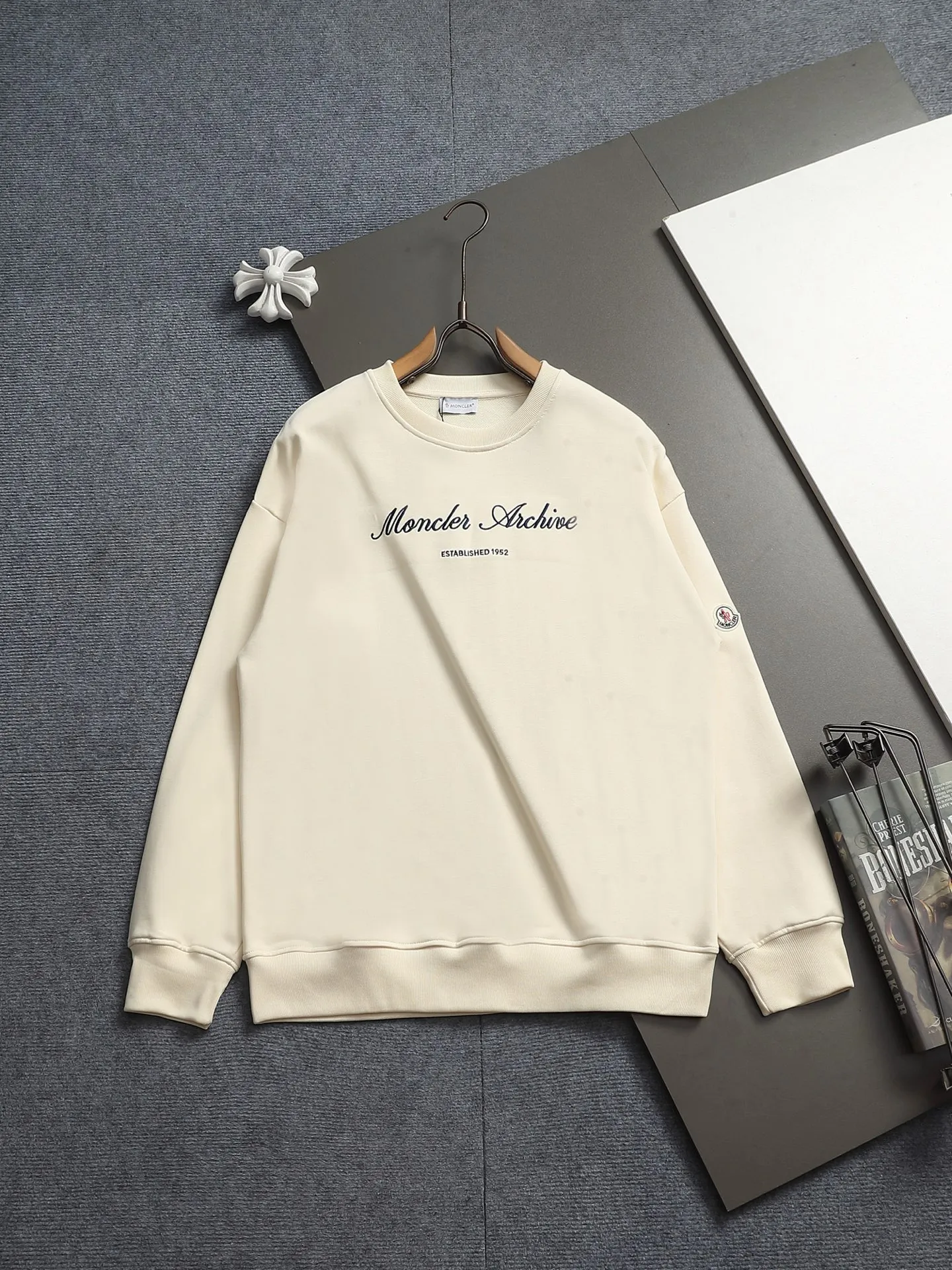 MONCLERClassiclogo Logo ， Retro Same Style 380 Versatile : Black Orange Size：XS S M L